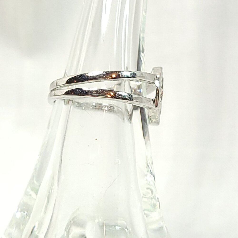 Avon Loop Ring - Picture 3 of 9